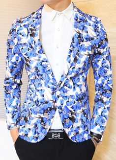 This stylish blue floral blazer looks excellent with a button down shirt and your best pair of black dress shoes! Blue Men Outfit, Floral Menswear, Mens Floral Blazer, Floral Suit, Prom Suit, Prom Outfit, Suit Ideas, True Winter, Stylish Blazer