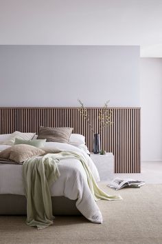 half wall design as head board using slatwall midi walnut panels Wood Panel Bedroom, Wooden Panelling, Slatted Headboard, Headboard Wall, Ideas Casa, Wood Bedroom