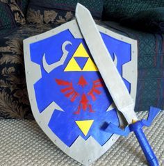 Zelda Costume, Zelda Party, Link Costume, Hylian Shield, Zelda Birthday, Link Cosplay, Zelda Cosplay, Mod Podge Crafts, Zelda Twilight Princess