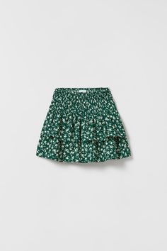 FLORAL TEXTURED SKORT - Green | ZARA United States Zara Australia, Box Pleat Skirt, Tiered Midi Skirt, Textured Skirt, Jupe Short, Crop Blazer, Open Knit Cardigan, Round Neck Dresses, Floral Print Skirt