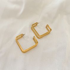 No piercing? No problem. Allergic to all metals? We got you. Introducing our newest line of clip on earrings, that will work for all types of skin types and hole-less lobes. Description: Clip-on piece has our resin, bendable piece to fit around your earlobe Metal: 18K Gold plated Stainless Steel Size: 22mm x 8mm Weight: 3g for one earring Types Of Skin, Gold Clips, No Problem, Clip On, Clip On Earrings, Skin Types, 18k Gold, Plating, Stainless Steel