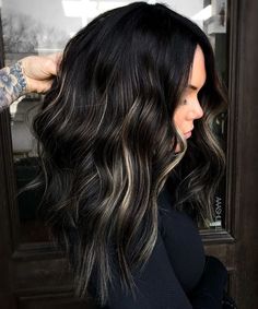 Black Hair Color With Highlights, Hair Color With Highlights, Color With Highlights, Dark Black Hair, Fresh Hairstyles, Purple Hair Highlights, Long Hair Highlights, Rambut Brunette, Effortless Waves