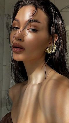 Makijaż Smokey Eye, Baddie Hairstyles, Feminine Aesthetic, Pretty Makeup, Aesthetic Makeup, Makeup Inspo, Dark Hair, Pretty Face, Aesthetic Girl