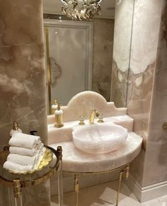 the bathroom is decorated in pink and gold