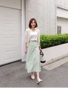 Modest Office Outfits Summer, Basic Modest Outfits, 150cm Outfit, Korean Spring Outfits, Modest Girly Outfits, Long Skirt Fashion, Women Blouses Fashion, Casual Chique, Everyday Fashion Outfits