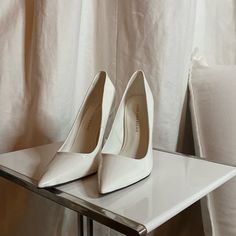 Good American White Heels With A Pointed Toe And Stiletto Heel. The Black Lining And Heel Point Are Gorgeous Details That Add Extra Flare. In Good Condition. White Pointed Toe Heels, White Heels, Pointed Toe Heels, Good American, Day Wedding, Stiletto Heel, Shoes Women Heels, Stiletto Heels, Kitten Heels