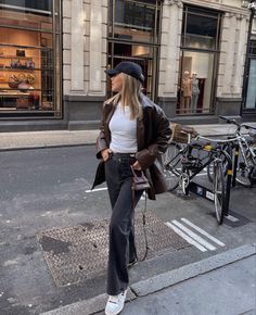 Minimalism Clothes, Outfit Inspo Winter, Brown Jeans, Outfit Of The Day, Winter Outfits, Trench Coat, Fashion Blogger, Blazer