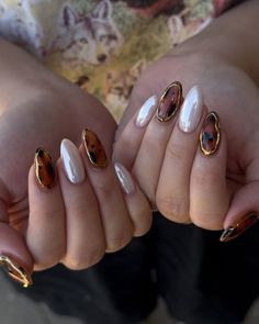 Structure Gel Manicure Design, Nail Art Designs Tortoise Shell, Structure Gel Nails Design, Tortoise Fall Nails, White Nails With Chrome Design, Chrome Tortoise Nails, Natural Nails Gel Manicure, Tortoise Nails With Gold, Fall Festive Nails