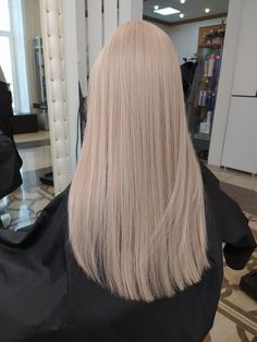 Korean Platinum Hair, White Beige Blonde Hair, Vanilla Hair Color Blondes, White Beige Hair Color, Light Beige Hair Color, Korean Ash Blonde Hair, Cream Colored Hair, White Milk Tea Hair Color