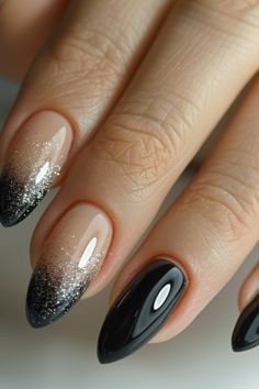 Black Nail Art Black And Silver Nails Almond, Black Nail Designs Trending Now, Rock Nails Designs, Designers Nails, Nail Options, Nail Black, Rock Nails, Vegas Nails, Stunning Nail Designs