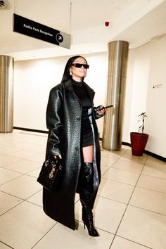 Woman In Black, Chique Outfits, Looks Black, American Beauty, All Black Outfit, Outfit Inspo Fall