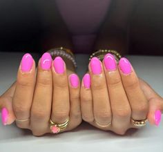 Dip Nails Bright, Bubblegum Pink Nails Acrylic, Bright Pink Almond Nails, Nails Bright Pink, Bubble Gum Pink Nails, Pink Dip Nails, Bubblegum Pink Nails, Halo Nails, Nails Bright