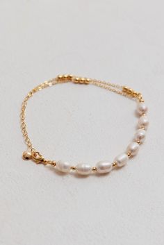 Polaris Freshwater Pearl Double Chain Bracelet Gold by Selfie Leslie Cowboy Chic, Double Chain Bracelet, Copper Design, Beaded Jewelry Necklaces, Double Chain, Gold Bracelet Chain, Bracelet Gold, Pearl Bracelet, Lobster Claw