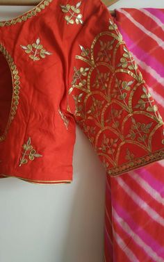 Lehariya Saree, Bride Things, Saree Blouse Design, Boat Neck Blouse Design, Marriage Dress, Best Blouse Designs