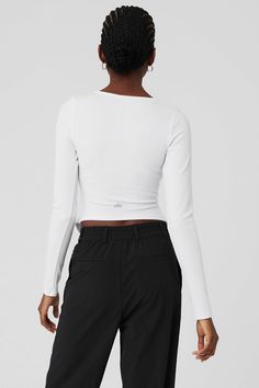 There are performance-ready pieces, and then there’s this — the Ribbed Stardust Long Sleeve. This versatile, fitted top in a fine, ribbed knit fabric gives boss vibes. A 2-way adjustable zipper, corset-inspired silhouette and close-to-body fit make it a versatile staple for layering, wearing solo, and bringing elevated energy to any occasion. Pair it up with trousers or sleek leggings for a major look. Trendy Alo Yoga Tops, Alo Yoga Fitted Versatile Tops, Alo Yoga Versatile Fitted Tops, Alo Yoga Ribbed Athleisure Top, Chic Fitted Alo Yoga Top, Fitted Alo Yoga Top For Fall, Alo Yoga Fitted Tops For Fall, Zipper Corset, Boss Vibes