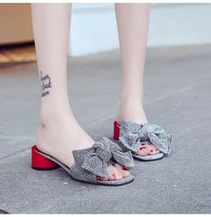 Spring Silver Flat Heel Sandals, Silver Flat Heel Wedge Sandals For Spring, Silver Flat Heels For Summer, Silver Open Toe Heels For Spring, Silver Open Toe Casual Heels, Casual Silver Open Toe Heels, Flat Heel Sandals For Spring Party, Outfits With Slides, Round Heels