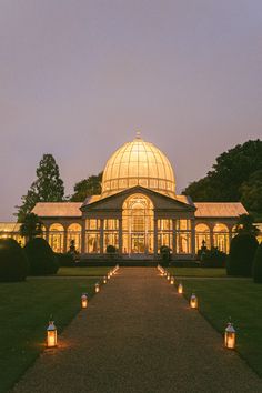 Luxurious London wedding at Syon Park, elegantly captured by a professional wedding photographer, featuring a stunning bride and groom in a romantic setting with timeless decor. Chatsworth House Wedding, Wedding Venues London, Wedding In London, London Wedding Aesthetic, Asian Wedding Venues, Syon Park Wedding, Palace Wedding, London Wedding Venues, Chatsworth House