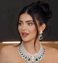 Kylie Updo, Kylie Jenner Hair Bun, Kylie Jenner Hair Up, Kylie Jenner Updo, Kylie Jenner Bun, Kylie Hairstyles, Kylie Jenner Makeup Looks, Kylie Jenner Hairstyles, Kylie Hair