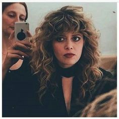 80s Hairstyles, Cool Haircuts For Girls, Hair Pony, Shaggy Hair, Pony Tails, Natasha Lyonne, 80s Hair, Smink Inspiration, Curly Hair Inspiration