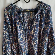 True Craft Peasant Blouse, Blue/Navy Flower Pattern. Cotton Size 0x, Tassels On Tie. Wide Sleeve Top, Simple Kurti, Floral Peasant Blouse, Tie Dye Blouse, Simple Kurti Designs, Women Floral Blouse, Paisley Top, Bohemian Tops, Painted Denim