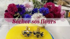 there is a yellow purse with flowers in it and the words scheeers ses fleurrs