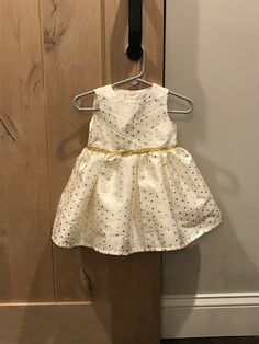 Adorable white and gold Carters baby girl party dress in size 6 months. EUC and smoke free and pet free home. Carters Girl, Gold Polka Dots, Carters Baby, Holiday Wedding, Girl Party, Girl Dresses, Polka Dot Dress