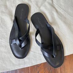 Nwob Madewell The Boardwalk Risa Strappy Thong Sandals In Black Leather Us 7 New Without Box. Never Worn! Elevate Your Summer Style With These Chic Madewell Boardwalk Risa Strappy Thong Sandals. Designed With A Sleek Black Leather Upper And Slip-On Closure, These Sandals Are Perfect For Any Occasion - From Casual Outings To Parties Or Even For Your Next Travel Adventure. The Flat Heel Style And Cushioned Insole Provide All-Day Comfort, While The Synthetic Outsole Ensures Durability. These Design Black T-strap Sandals With Leather Footbed, Black Leather Footbed Flip Flops For Beach, Black T-strap Toe Post Sandals For Vacation, Black Leather Flip Flops For The Beach, Black Toe Post T-strap Sandals For Vacation, Black Single Toe Strap Flip Flops For Vacation, Black Leather Flip Flops For Vacation, Casual Black Toe Post T-strap Sandals, Black Leather Footbed Flip Flops With Toe Loop