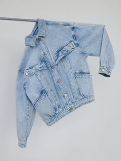 Denim Jacket Product Photography, Jacket Product Shoot, Denim Photography Photo Shoots, Denim Product Photography, Clothes Flatlay Ideas For Selling, Jacket Product Photography, Photo Product Ideas Fashion, Denim Aesthetic Photography, Fashion Product Photography Clothing