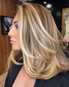 Blonde Hair Fade, Champagne Blonde Hair, Cool Blonde Hair Colour, Caramel Blonde Hair, Blonde Hair With Roots, Blonde Highlights On Dark Hair, Blonde Balayage Highlights, Icy Blonde Hair, Blond Balayage