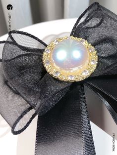 Attention: This price includes a brooch only, others are not included.Material: Alloy, ribbon.Size: 13*11cm.Hand measurement will have discrepancy of about 0.3cm.Weight: 20.6g. Size 13, Retro Vintage, Layering, Ribbon