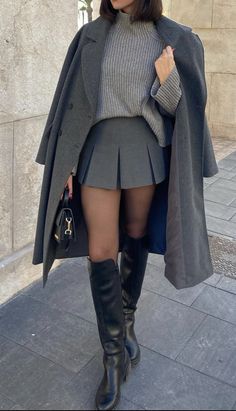 Gray Skirt Outfit, Rok Outfit, Oversize Coat, Sixth Form, Winter Skirt Outfit, Coat Autumn, Miniskirt Outfits