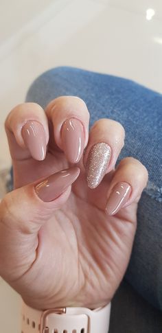 Unha Nude Existe 01 unha em gel aí... Glow Nails, Hot Nails, Minimalist Nails, Stiletto Nails, Nude Nails, False Nails