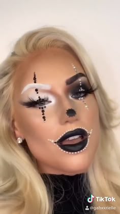 October Makeup, Maquillage Halloween Simple, Halloween Glam, Tiktok Songs, Creepy Makeup, Halloween Beauty