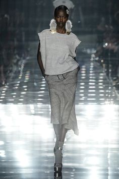 Tom Ford Fall 2020 Ready-to-Wear Photos Ford 2020, Soft Feminine Outfits, Feminine Outfits, Soft Feminine, Zac Posen, Future Fashion, India Fashion, Feminine Outfit