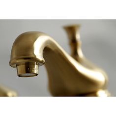 a faucet that is gold in color