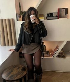 Trendy Outfit Ideas, Bar Outfit, Skirts With Boots, Leather Jacket Outfits, Looks Black, Trendy Outfit, Style Spring, Outfit Winter