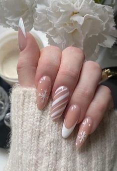 Aesthetic Nails For Christmas, White Christmas Nails Almond Shape, Nail Art Simple Elegant Classy Sparkle, White Pink Christmas Nails, Almond Nail Christmas, Nails Ideas Christmas Simple, Nail Inspo Acrylic Christmas, Nails 2023 Christmas, Almond Simple Nail Ideas