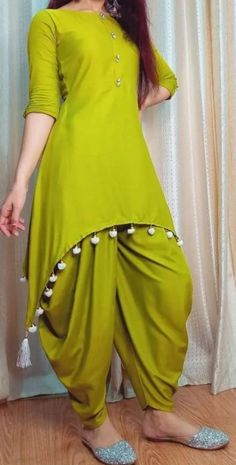 डिजाइनर कपड़े, Stylish Kurtis Design, Latest Dress Design, Simple Kurta Designs, Long Kurti Designs, Long Dress Design, Fancy Dresses Long, Trendy Dress Outfits, Kurti Neck Designs