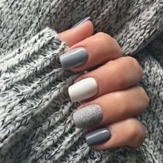 Light Gray Nails, Simple Winter Nails, Nails Design Short, Grey Nail Art, Grey Nail, Grey Nail Designs, Pedi Ideas, Ideas Uñas, White And Silver Nails