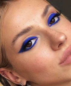 Aha Products, Makeup Wings, Editorial Make-up, Eyeliner Wings, Winged Eyeliner Tutorial, Makeup Tip, Eye Makeup Looks, Perfect Eyeliner