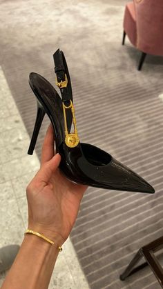 #designer #fashion #aesthetic #heelsaddict #shoes #shoeshighheels Heels Versace, Versace Heels, Dr Shoes