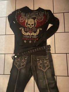 Affliction Outfit Men, Affliction Shirt Outfit, Affliction Clothing Outfit, Y2k Affliction Outfit, Graphic Y2k Tees, Affliction Outfits Men, Y2k Grunge Shirts, Affliction Outfits, Affliction Pants