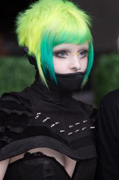 Green Mullet, Y2k Hairstyles Short, Look Grunge, Y2k Hairstyles, Hair References, Mohawk Hairstyles, Punk Hair