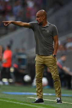 Pep Guardiola Style, Premier League Trophy, Best Man's Outfit, Bald Men Style, Stylish Men Wear, Blazer Outfits Men, Polo Outfit, Friendly Match, Grooming Style