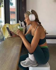 @brit_harvey knows that spending the day in new Seamless Sets is a day well spent. Hit the mat and then hit the town in Leggings featuring 4-way-stretch fabric and Sports Bras with three levels of support. 4 Way Stretch Fabric, Fall Outfits