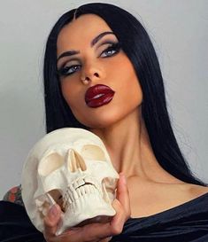 Morticia Addams Portrait, Morticia Hairstyle, Denis Leary, Makeup Everyday, Maquillage On Fleek, Vampire Makeup, Divine Beauty, Halloween Tattoo, Glam Makeup Look