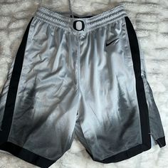 Nike Dri-Fit Basketball Shorts ( College Oregon Ducks) Size M New W/Tags Nike Gray Bottoms With Elastic Waistband, Nike Bottoms With Built-in Shorts In Gray, Nike Gray Bottoms With Built-in Shorts, Shorts Nike, Oregon Ducks, College Basketball, Basketball Shorts, Shorts Athletic, Nike Shorts