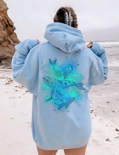 😍Thank you for stopping by at Girl Boss Co Design! This OCEAN INSPIRED STYLE HOODIE has a beautiful whale design and is super cozy!   Perfect to wear oversized as a coverup at the beach. This design is made by me, so you cannot get it anywhere else.  Check the Color and Unisex Size Chart in the listing photos to make sure you get the perfect fit for you! 👉🏻HOW TO ORDER Please Check and Review all the Photos and Color Options Select your Shirt Color and Size from the drop down menu Choose your Quantity - as many as you like! Click "Add To Cart".  You can go back to add more of your favorite items Click "Proceed to Check Out" Any Changes to Your Order Must be Made Within 15 Hours of Placing Your Order Wait for your package to arrive and enjoy your item made especially for you! 👇🏻PLEASE Sea Theme Outfit, Hoodie Back Design, Hoodie Design Ideas Inspiration, Ocean Sweatshirt, Beach Hoodies, Hoodie Design Ideas, Ocean Outfits, Aesthetic Hoodies, Beach Hoodie