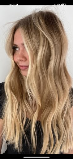 Straw Colored Hair, Dirty Blonde Hair Money Piece, Hair Inspo Color Blonde Balayage, Shadow Root Honey Blonde, Blonde Highlight Inspo Hair, Golden Blonde Balayage On Light Brown Hair, Golden Lived In Blonde, Root Smudge Honey Blonde, Natural Sun Kissed Blonde Hair