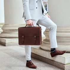 Designed to complement modern living, our leather satchel is the embodiment of refined luxury. Leather Sling Bags, Brown Leather Satchel, Mens Leather Bag, Leather Messenger, Leather Satchel, Modern Living, Leather Crossbody Bag, Leather Purses, Leather Crossbody